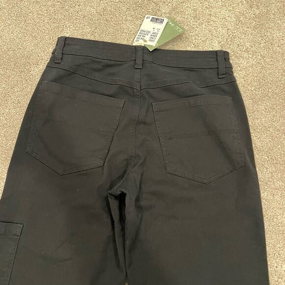 NWT H and M Women's Cotton Cargo Black Pant with Pockets Straight Leg Size 2 - Picture 9 of 9